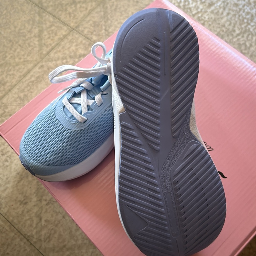 Girls Brand New Adidas Sneakers - Picture 3 of 4